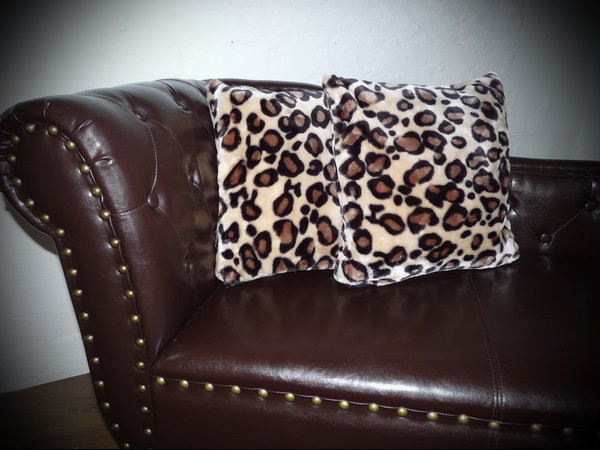 Kissen im Leopard-Design